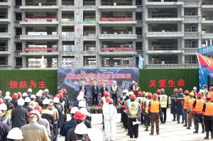 關(guān)愛生命、預(yù)防為主——集團(tuán)公司在新安縣碧桂園·繁花里舉辦防汛應(yīng)急演練暨安全標(biāo)準(zhǔn)化觀摩
